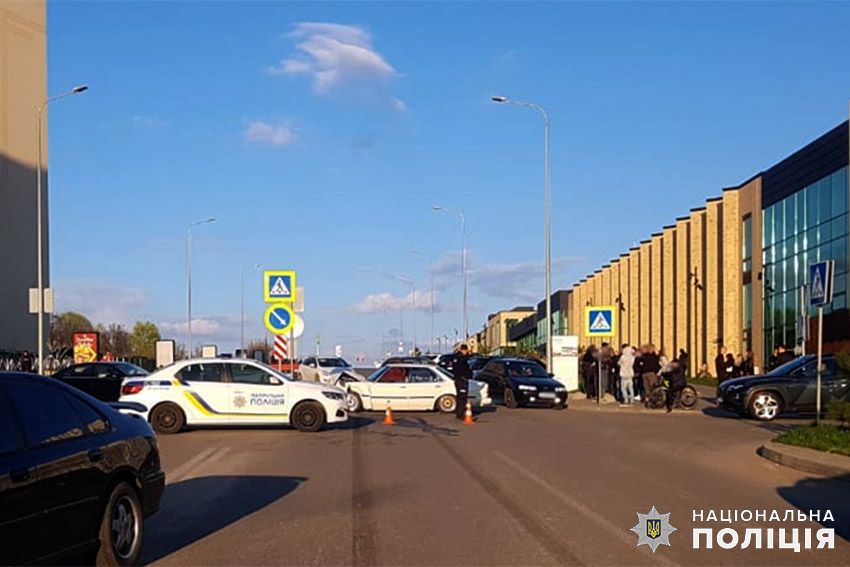 Новини Хмельницького - фото з ДТП на Січових Стрільців: травмувалась 23-річна жінка