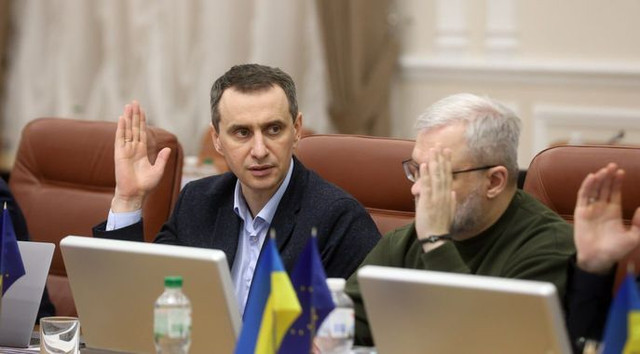 Українським військовим спростили виїзд на лікування - фото 523264