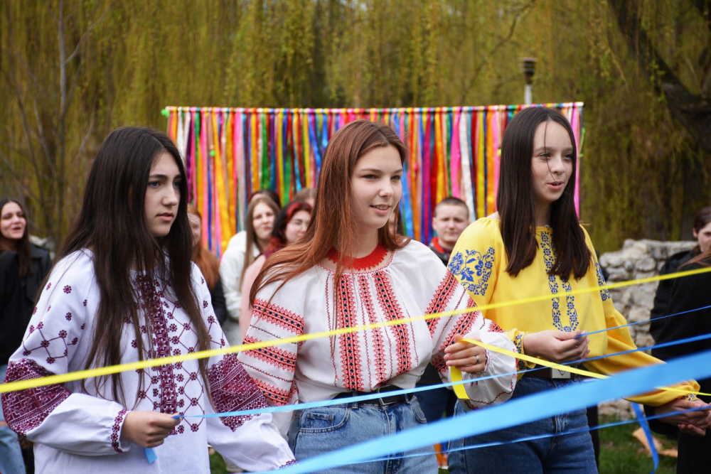 Новини Тернополя - фото з Молодіжні гаївки у парку «Сопільче» зібрали понад 300 тернополян та гостей міста