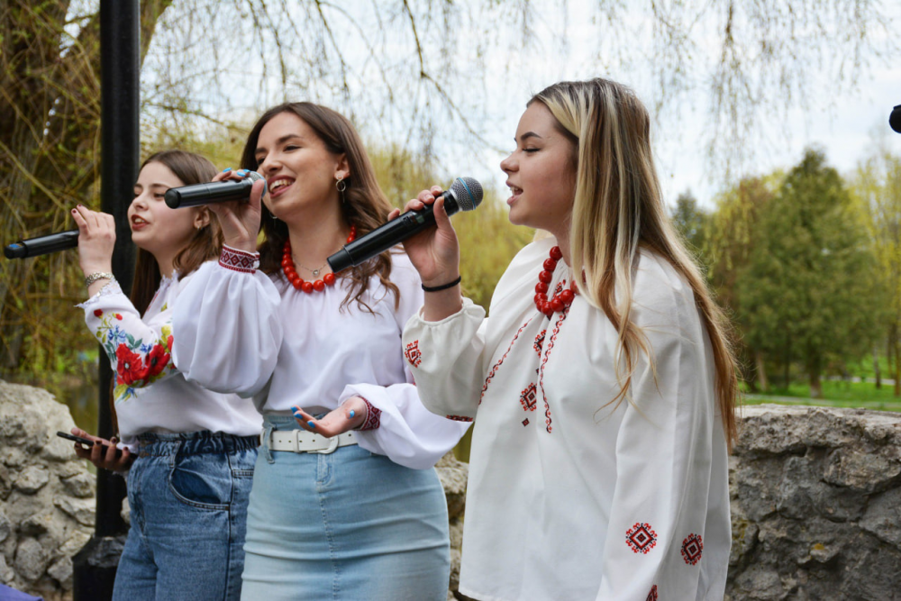 Новини Тернополя - фото з Молодіжні гаївки у парку «Сопільче» зібрали понад 300 тернополян та гостей міста