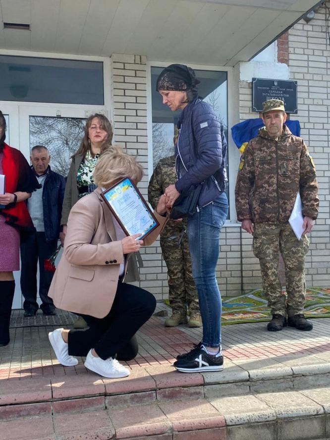 На зображенні може бути: 5 людей