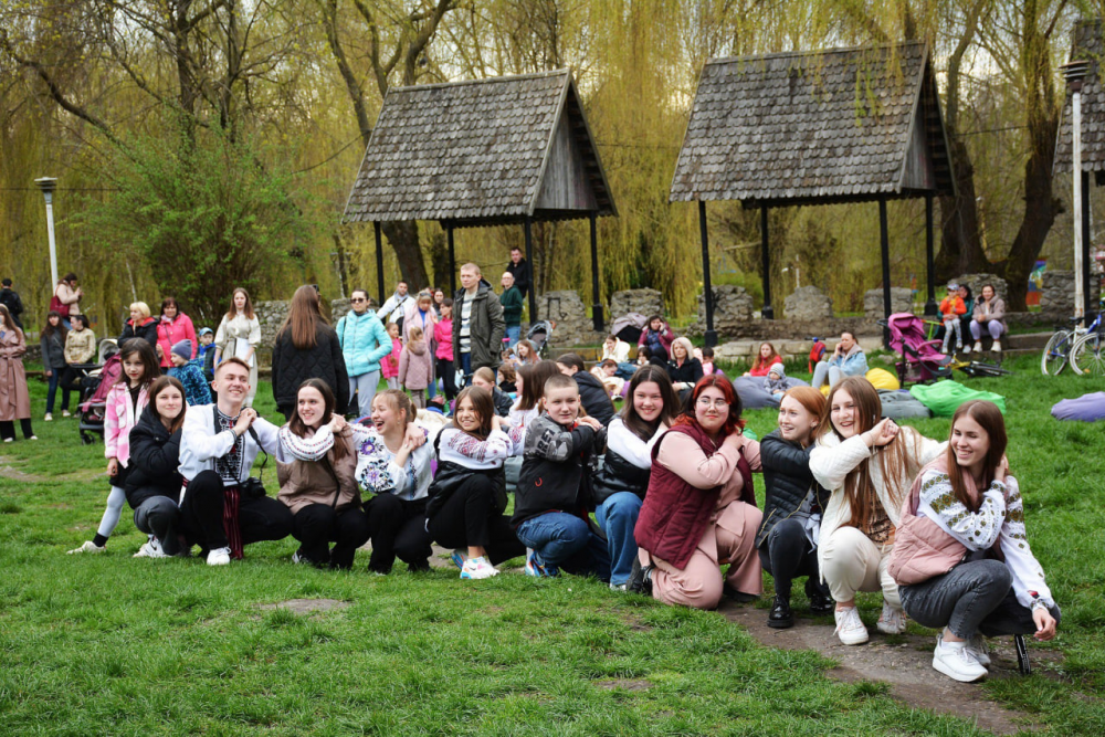 Новини Тернополя - фото з Молодіжні гаївки у парку «Сопільче» зібрали понад 300 тернополян та гостей міста