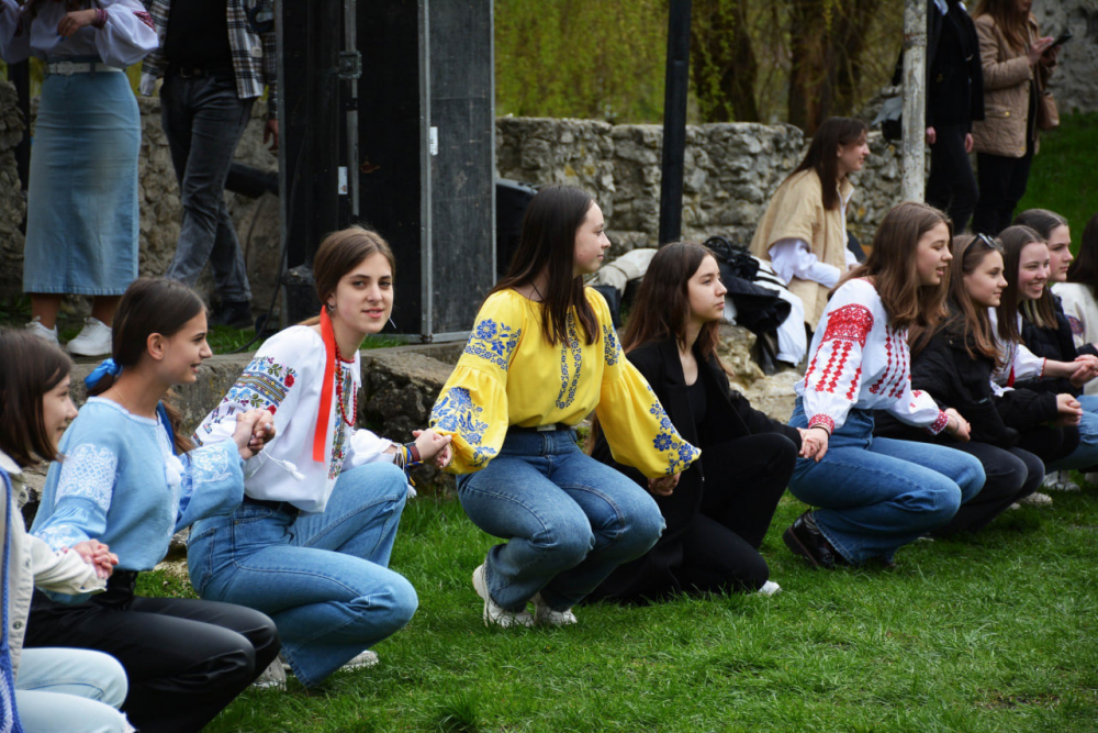 Новини Тернополя - фото з Молодіжні гаївки у парку «Сопільче» зібрали понад 300 тернополян та гостей міста