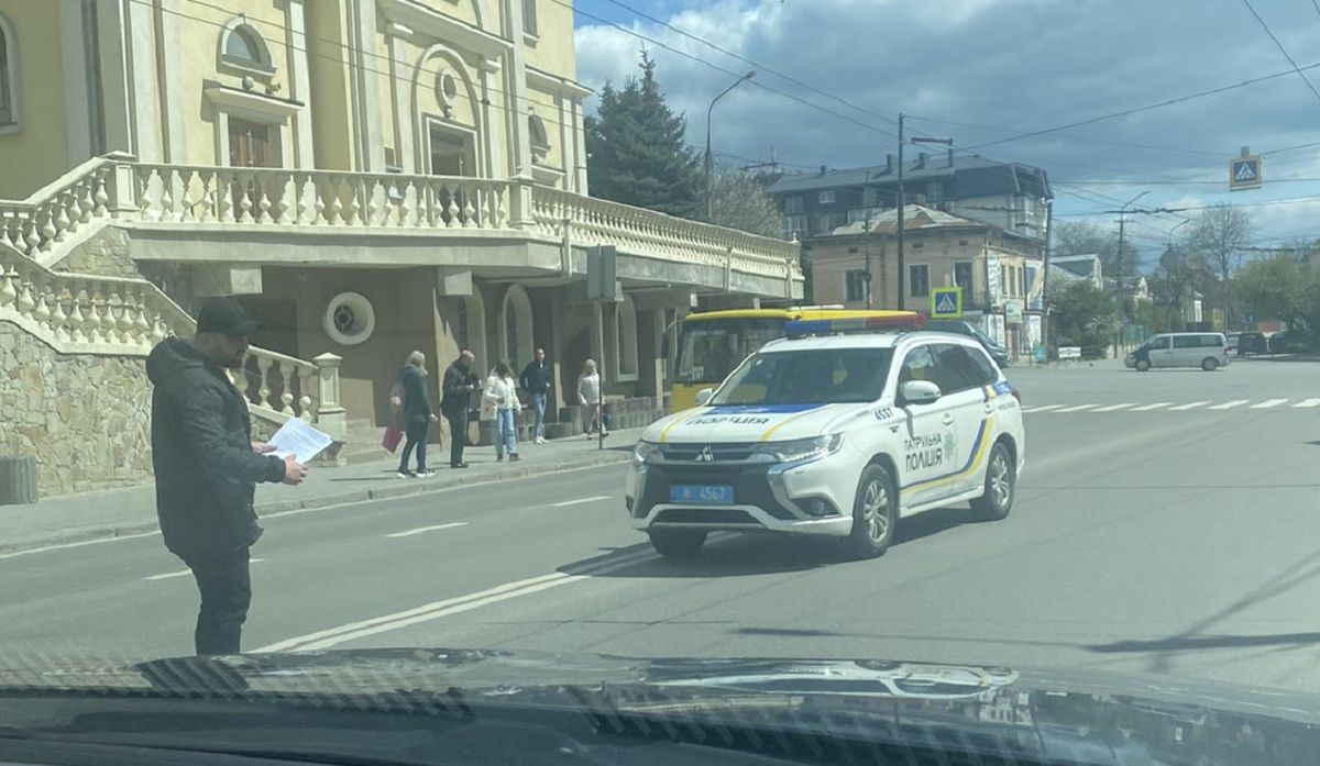 Новини Тернополя - фото з На Острозького ДТП, травмувалась пасажирка мотоцикла (ОНОВЛЕНО)