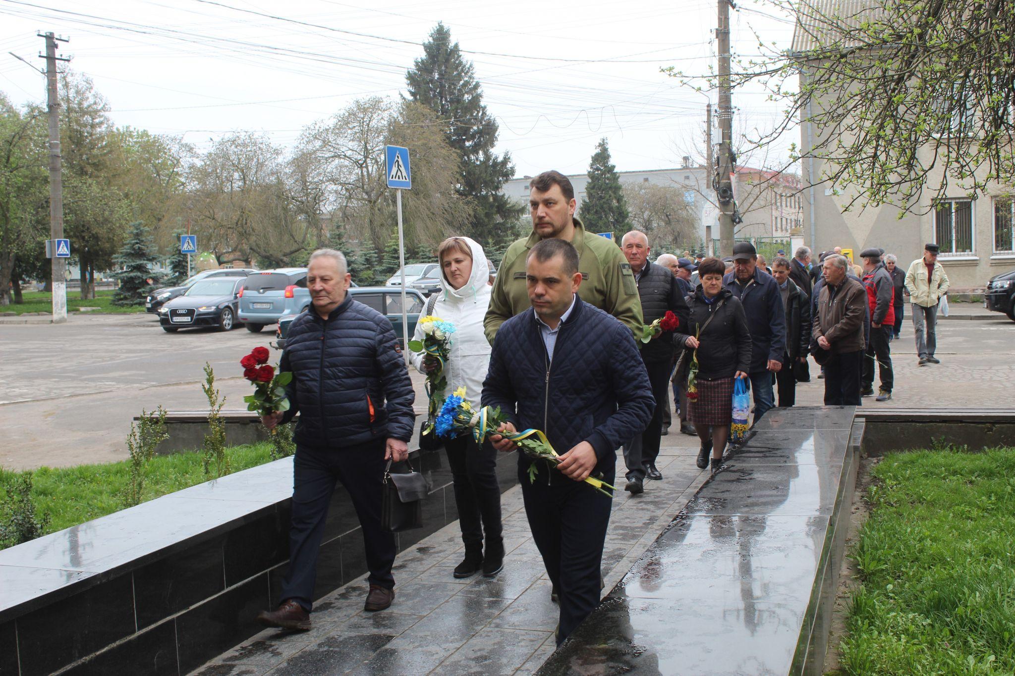 Новини Козятина - фото з 37-ма річниця аварії на ЧАЕС: У Козятині згадали загиблих і вшанували живих