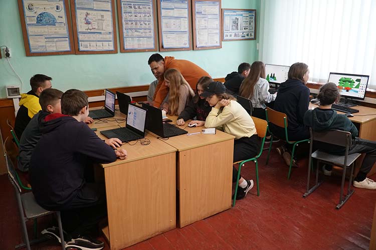 Новини Тернополя - фото з Плотицька школа під особливим контролем поліції охорони