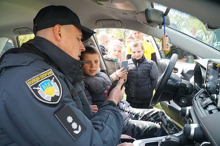 Новини Тернополя - фото з Плотицька школа під особливим контролем поліції охорони