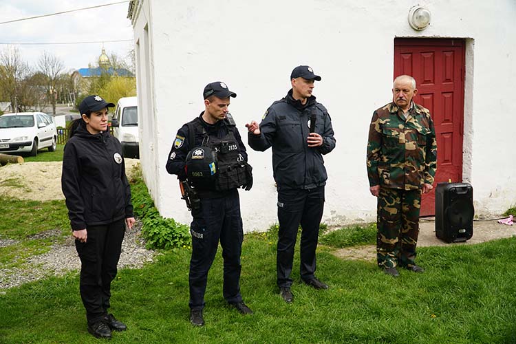 Новини Тернополя - фото з Плотицька школа під особливим контролем поліції охорони