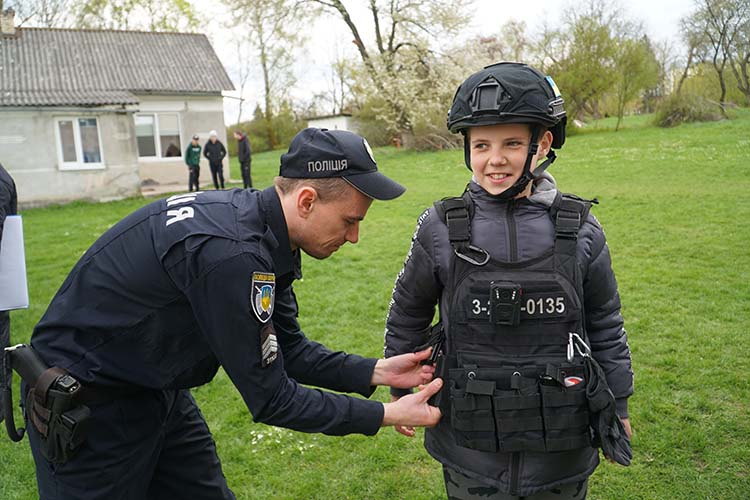 Новини Тернополя - фото з Плотицька школа під особливим контролем поліції охорони