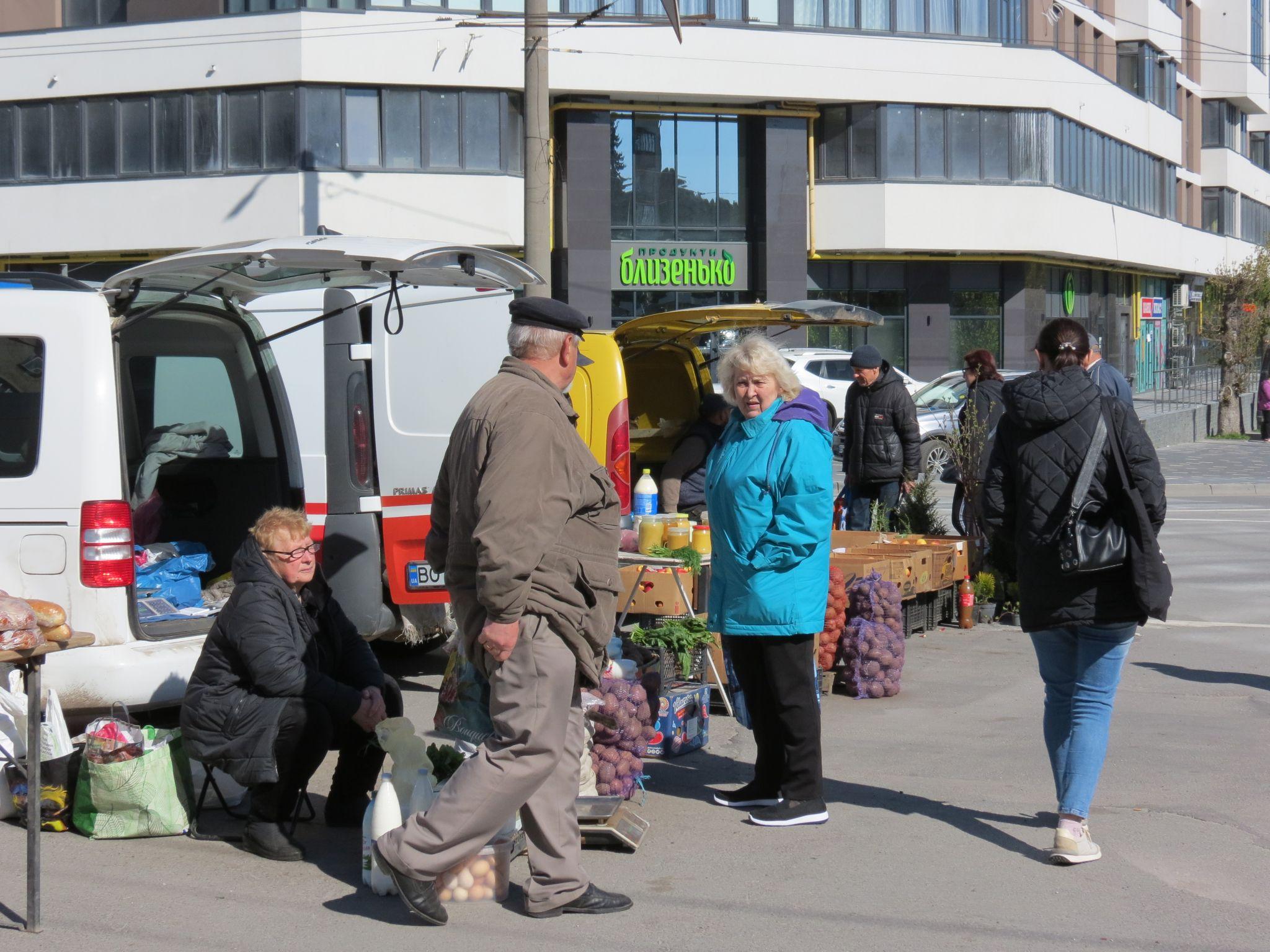 Новини Тернополя - фото з Продають зелень по 30 за пучок, а яйця по 4 гривні: репортаж із сільськогосподарських ярмарок Тернополя