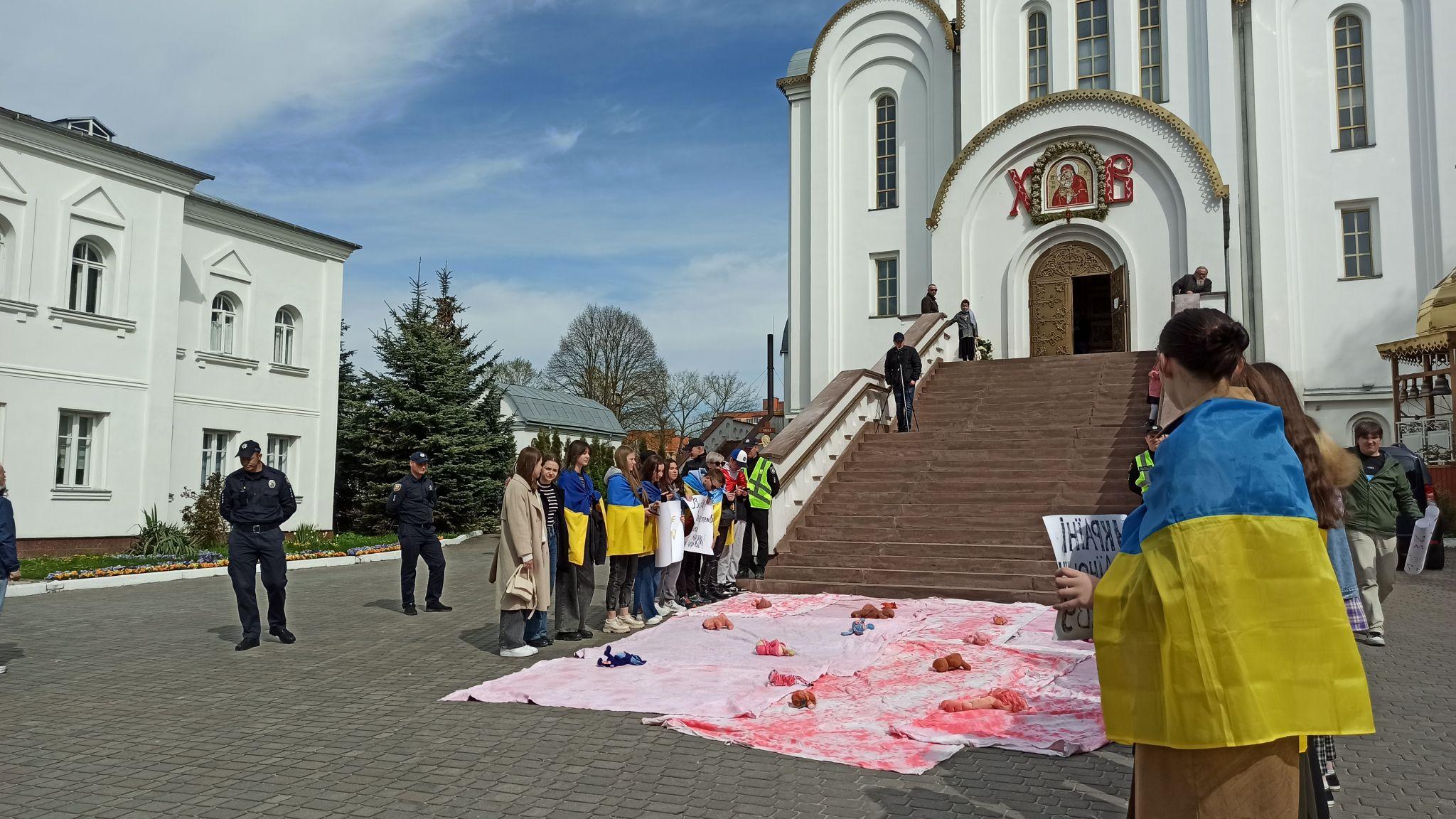 Новина тернополя. Помощь территории храма. Казаки храм Рождества Христова. Красная Яруга выпускной. Общественные территории Владимира.