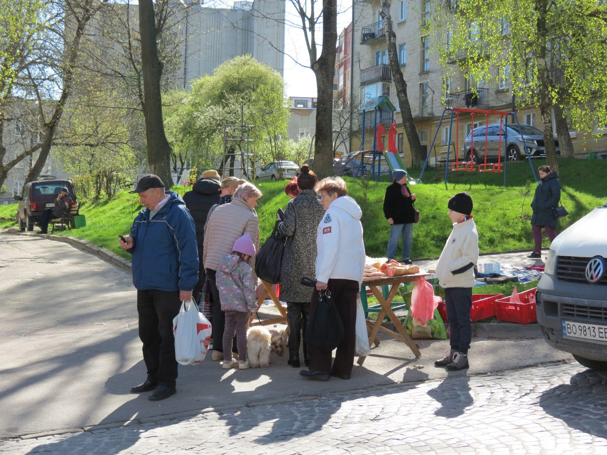 Новини Тернополя - фото з Продають зелень по 30 за пучок, а яйця по 4 гривні: репортаж із сільськогосподарських ярмарок Тернополя