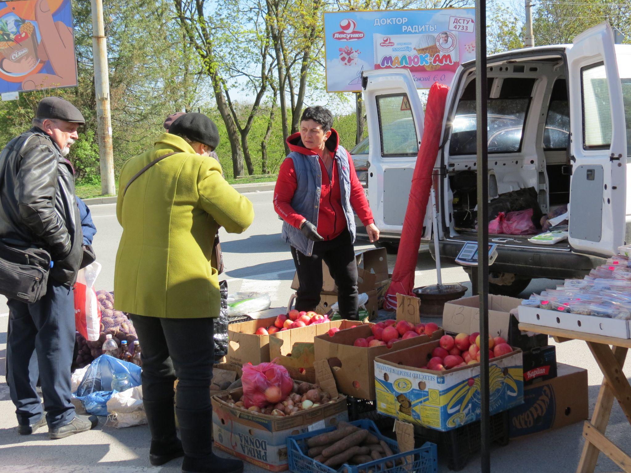 Новини Тернополя - фото з Продають зелень по 30 за пучок, а яйця по 4 гривні: репортаж із сільськогосподарських ярмарок Тернополя