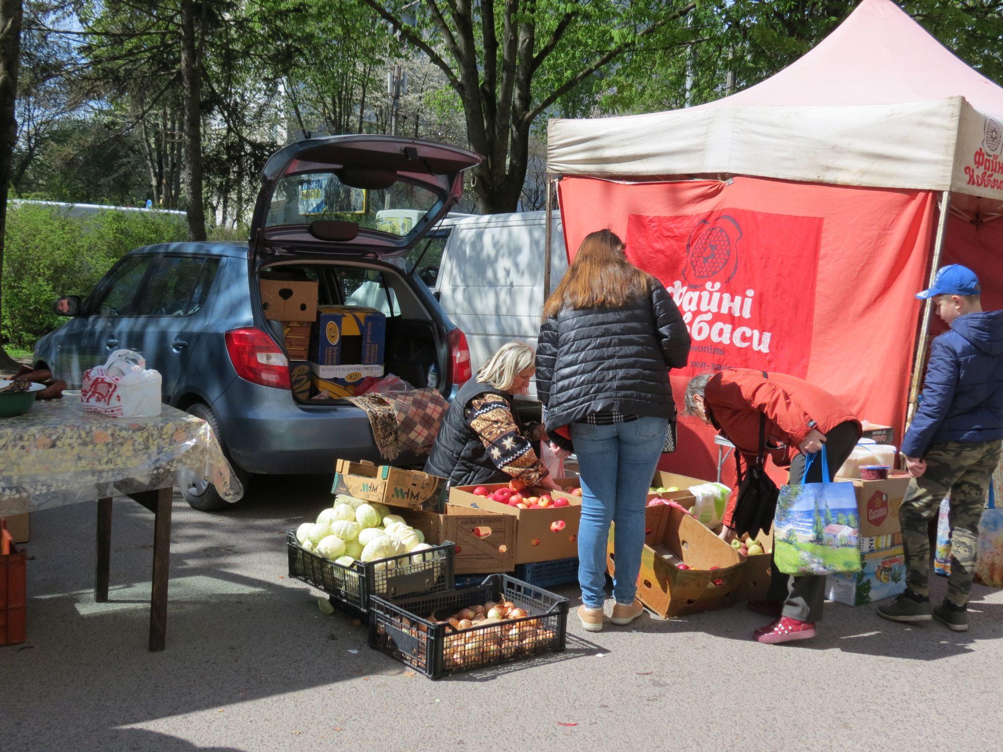 Новини Тернополя - фото з Продають зелень по 30 за пучок, а яйця по 4 гривні: репортаж із сільськогосподарських ярмарок Тернополя