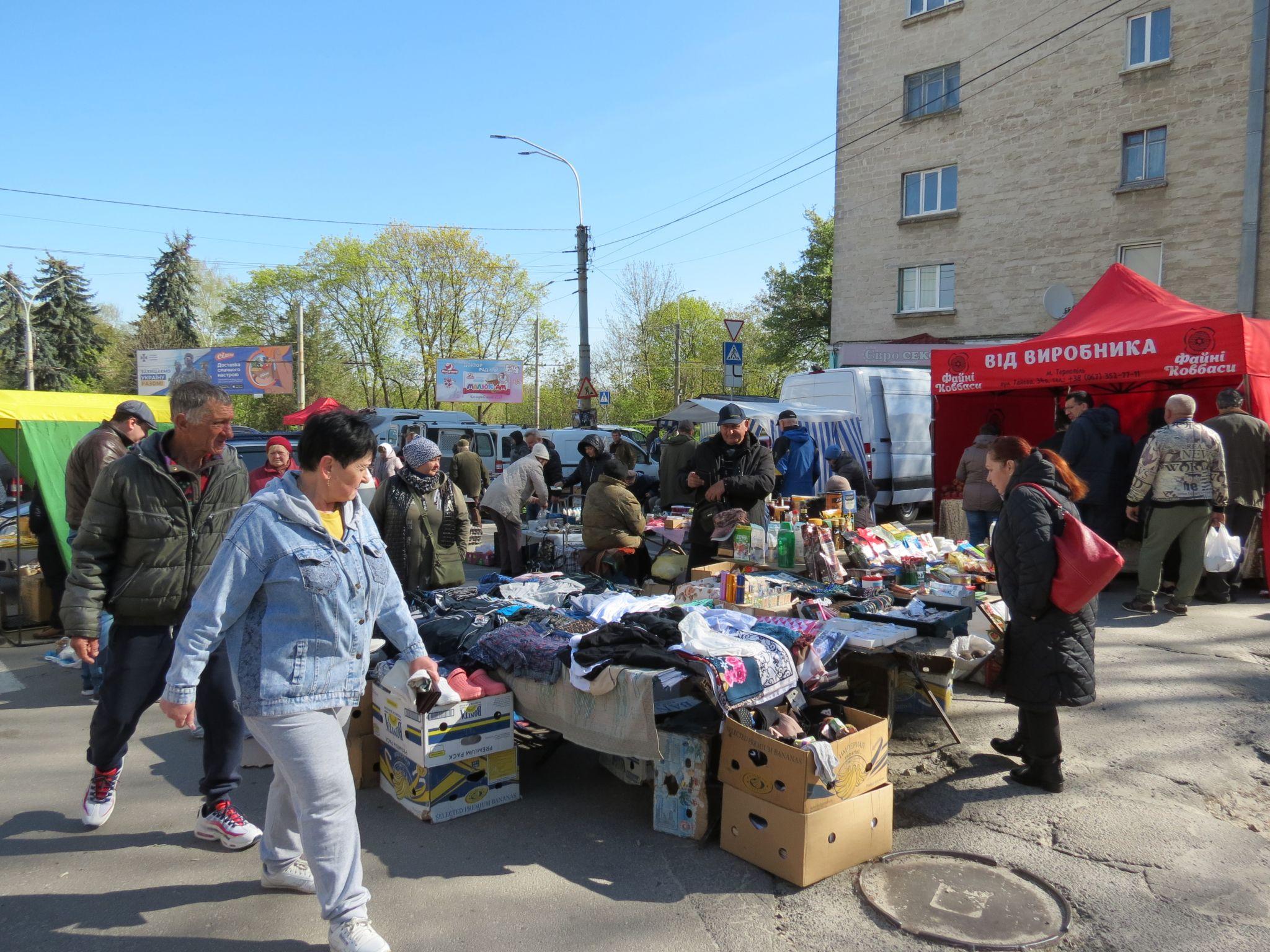 Новини Тернополя - фото з Продають зелень по 30 за пучок, а яйця по 4 гривні: репортаж із сільськогосподарських ярмарок Тернополя