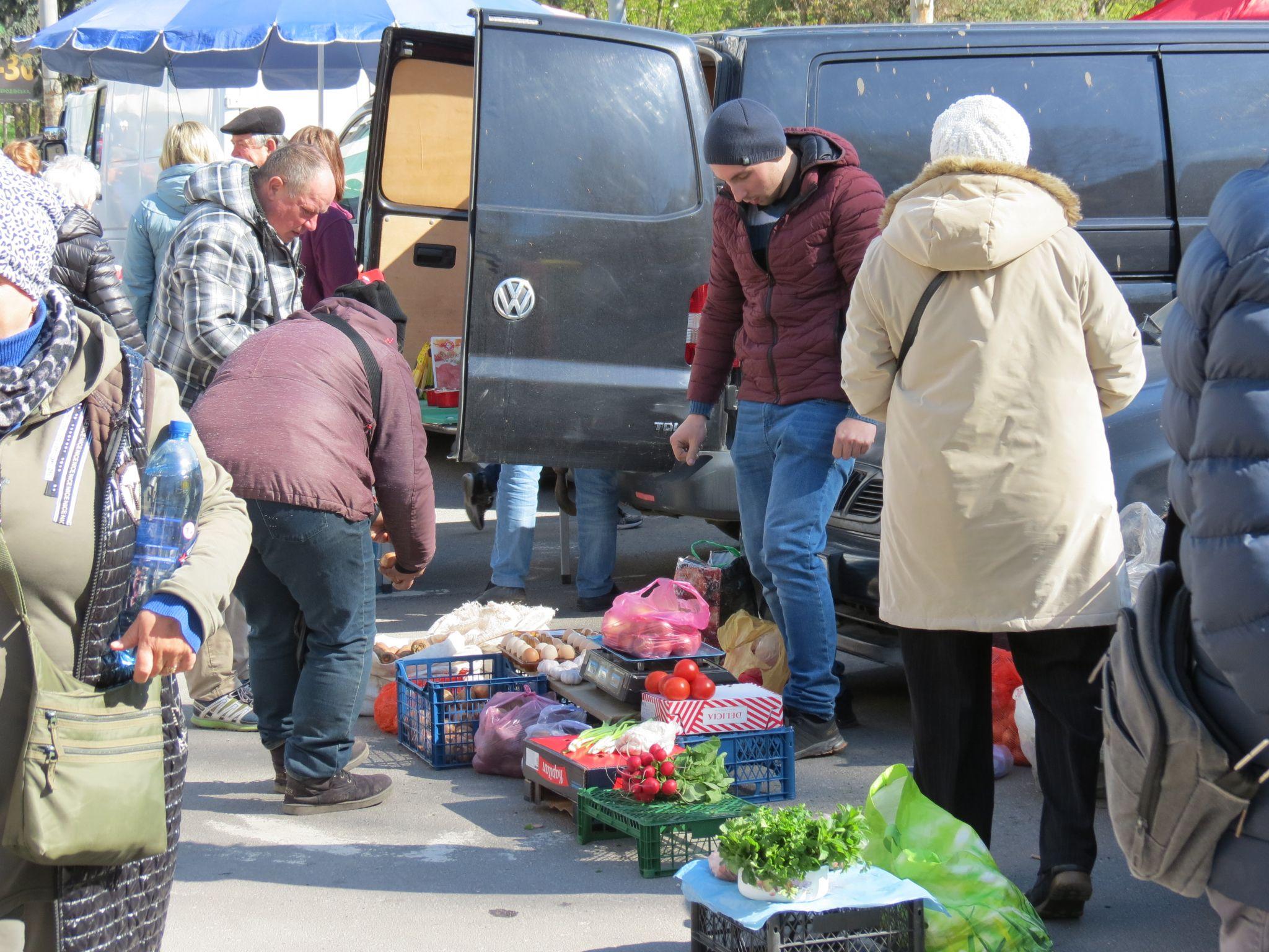 Новини Тернополя - фото з Продають зелень по 30 за пучок, а яйця по 4 гривні: репортаж із сільськогосподарських ярмарок Тернополя