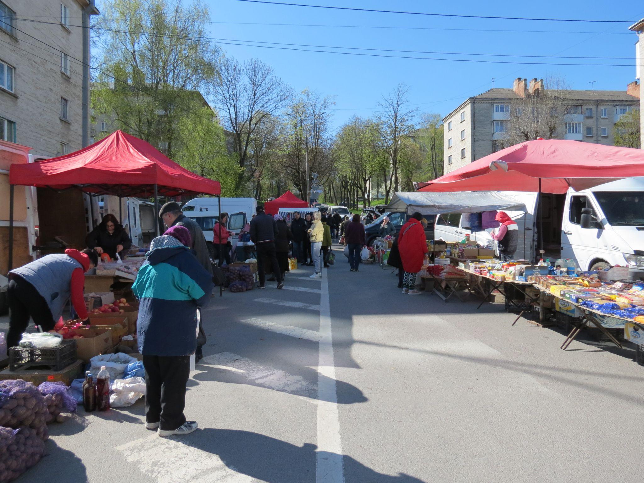 Новини Тернополя - фото з Продають зелень по 30 за пучок, а яйця по 4 гривні: репортаж із сільськогосподарських ярмарок Тернополя