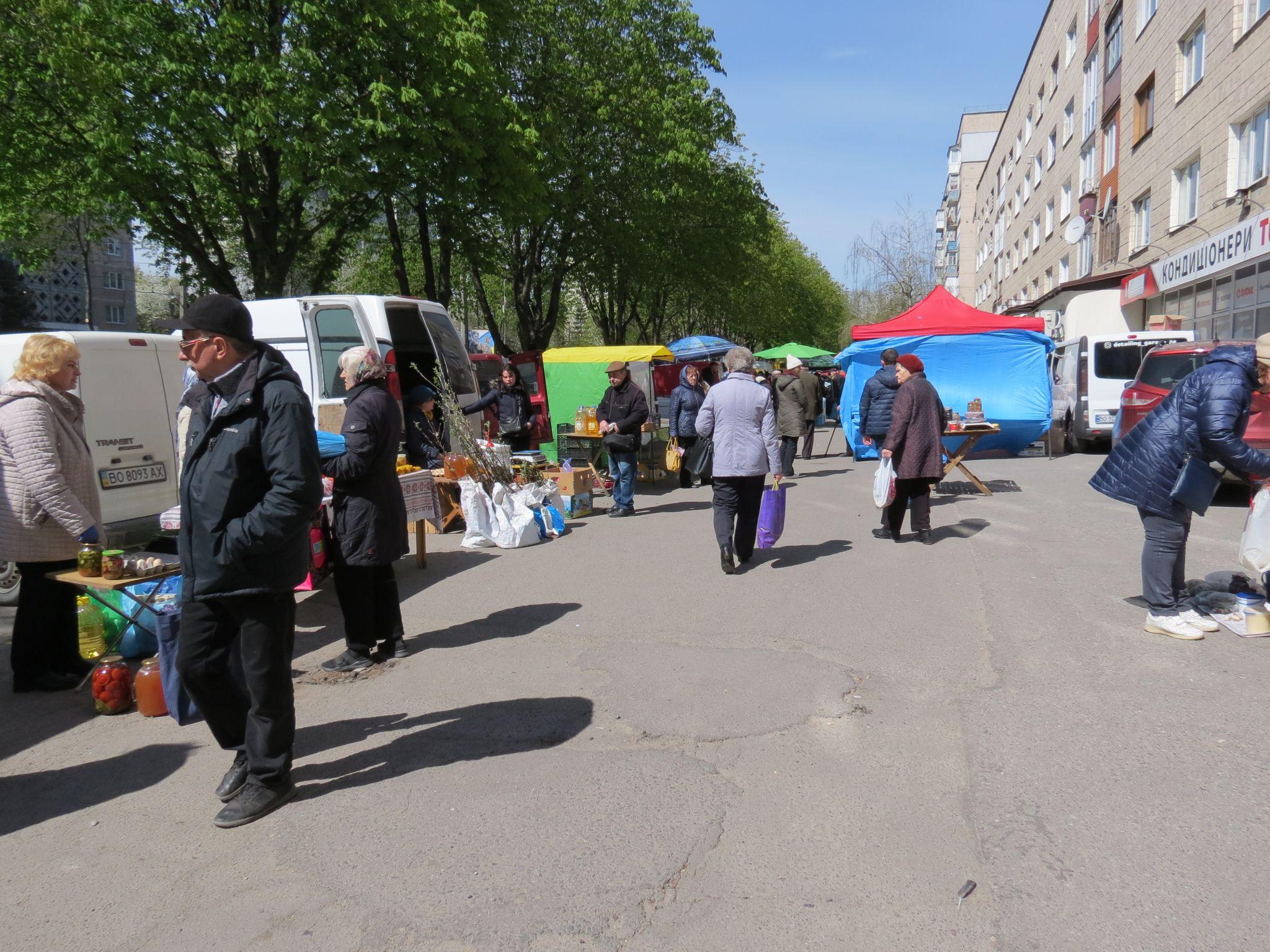 Новини Тернополя - фото з Продають зелень по 30 за пучок, а яйця по 4 гривні: репортаж із сільськогосподарських ярмарок Тернополя