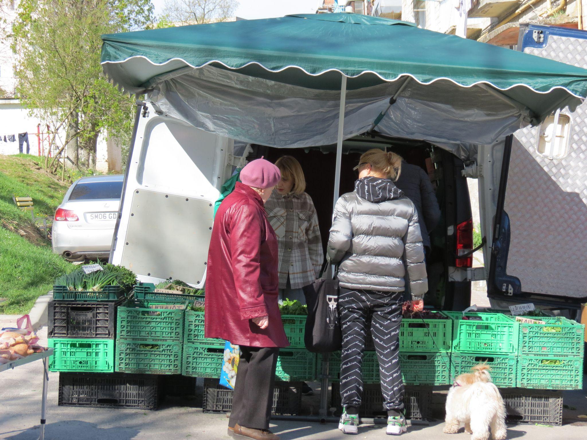 Новини Тернополя - фото з Продають зелень по 30 за пучок, а яйця по 4 гривні: репортаж із сільськогосподарських ярмарок Тернополя
