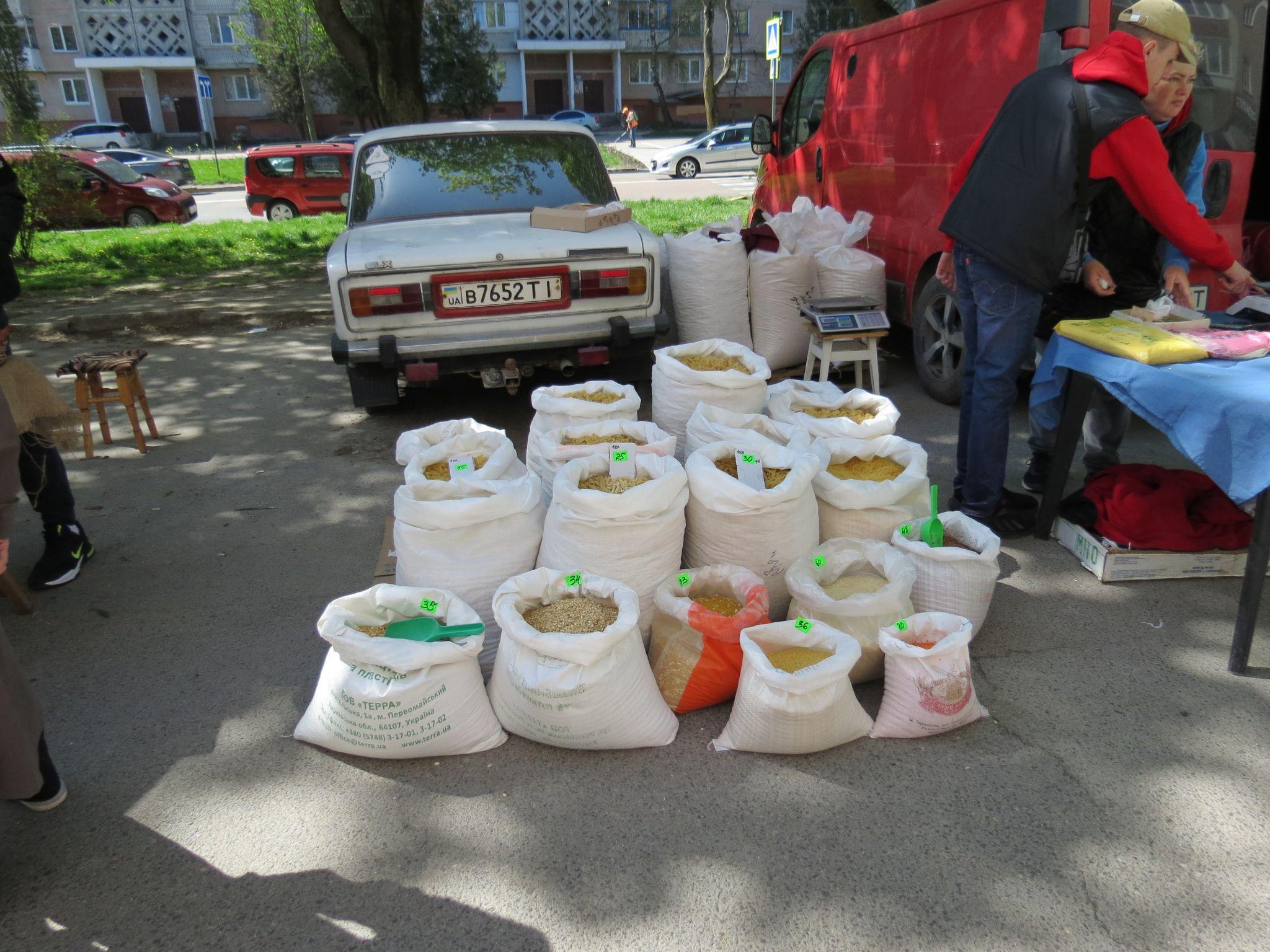 Новини Тернополя - фото з Продають зелень по 30 за пучок, а яйця по 4 гривні: репортаж із сільськогосподарських ярмарок Тернополя