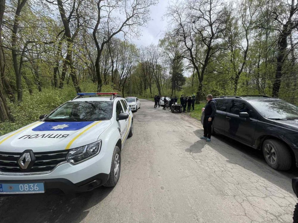 Новини Тернополя - фото з По парку «Загребелля» їздили на квадроциклі попри заборону та без документів