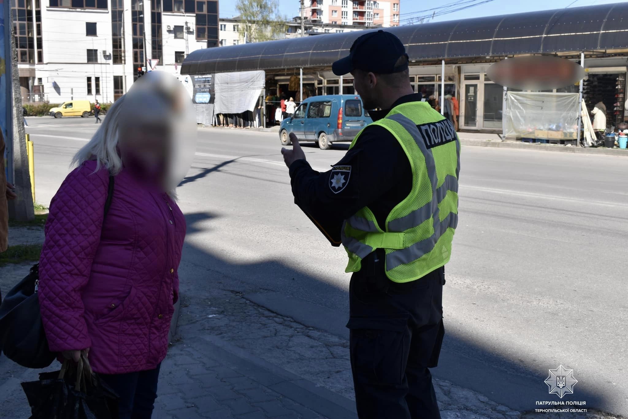 Новини Тернополя - фото з Чи знають тернополяни, як правильно переходити дорогу, – запитували патрульні і штрафували порушників