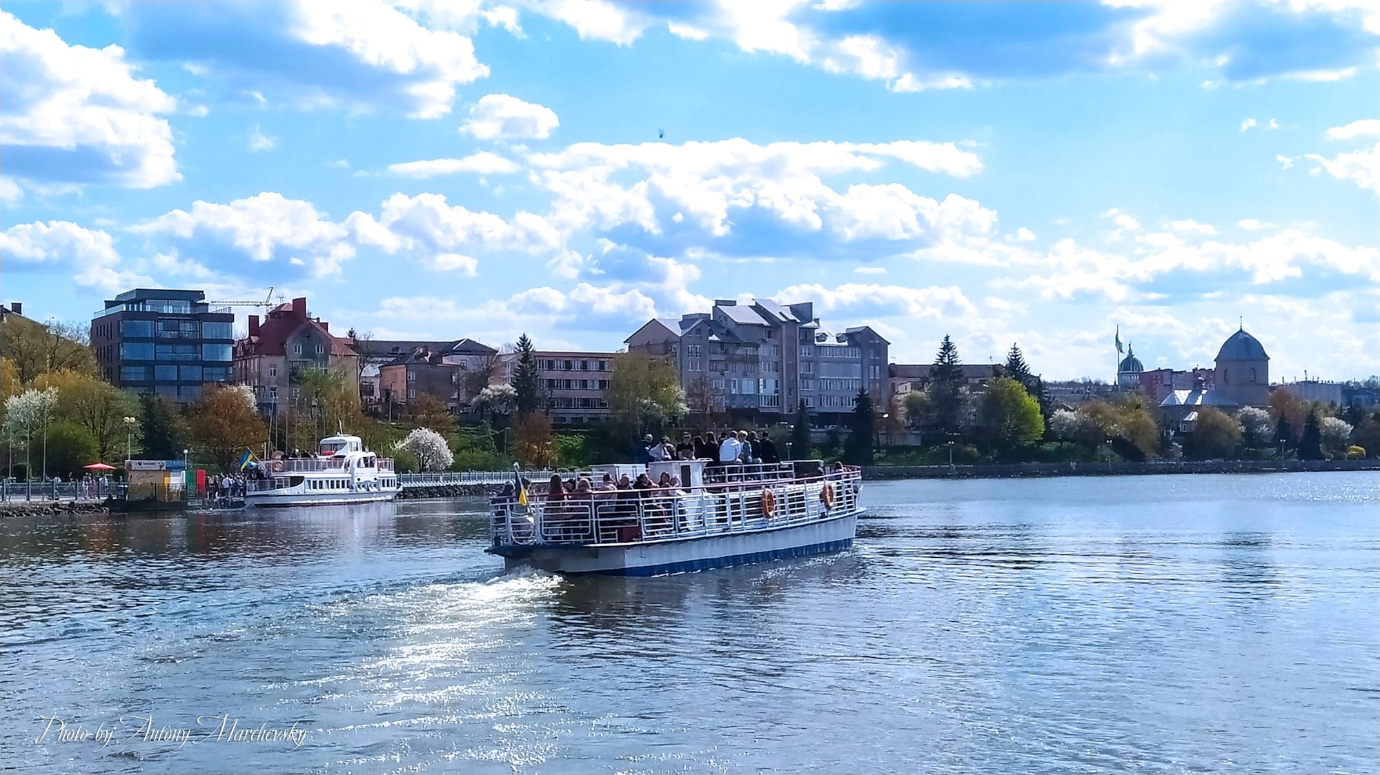 Новини Тернополя - фото з Вартість прогулянок на теплоходах по Тернопільському ставу зросла. Скільки тепер треба платити за круїз?