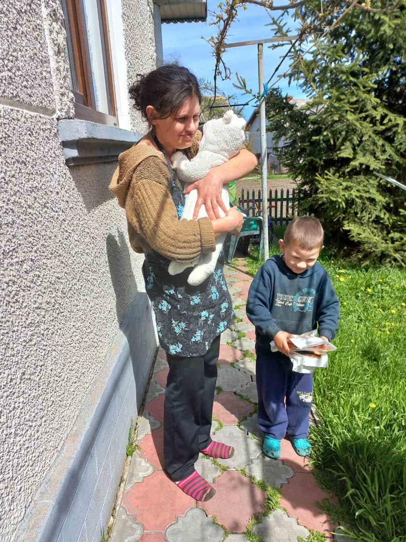 Новини Тернополя - фото з Волонтери з Європи роздавали безкоштовну піцу пораненим військовим та переселенцям у Заліщиках