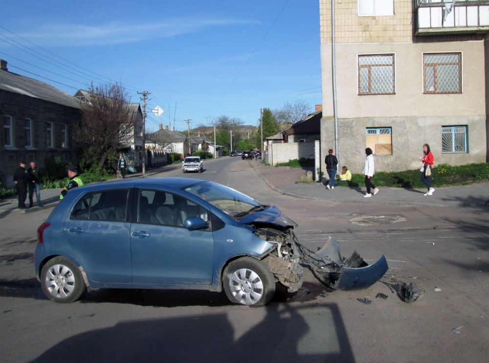 Новини Житомира - фото з У Бердичеві зіткнулися вантажівка та легковик