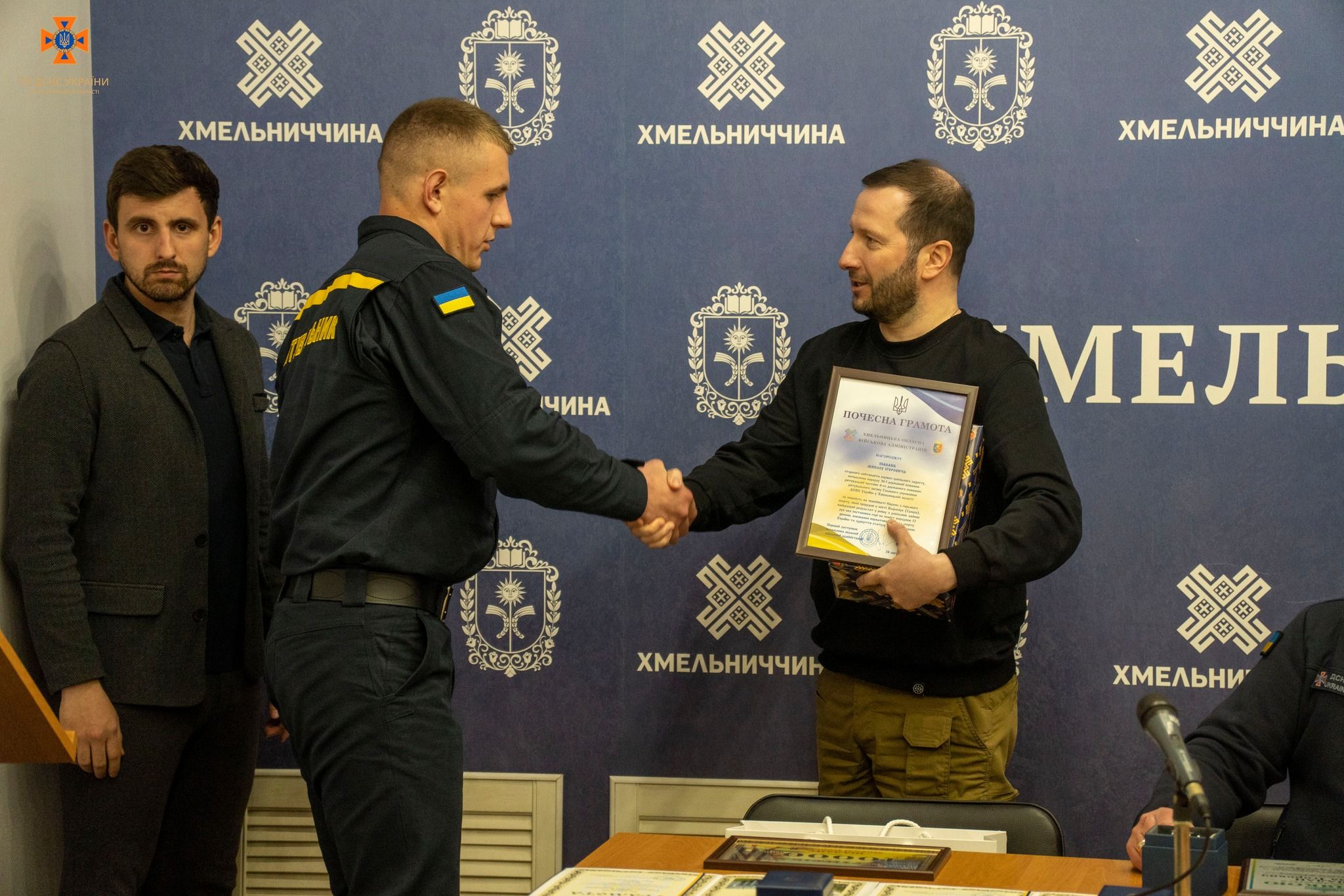 Новини Хмельницького - фото з Рятувальників з Хмельниччини нагородили відзнаками Верховної Ради