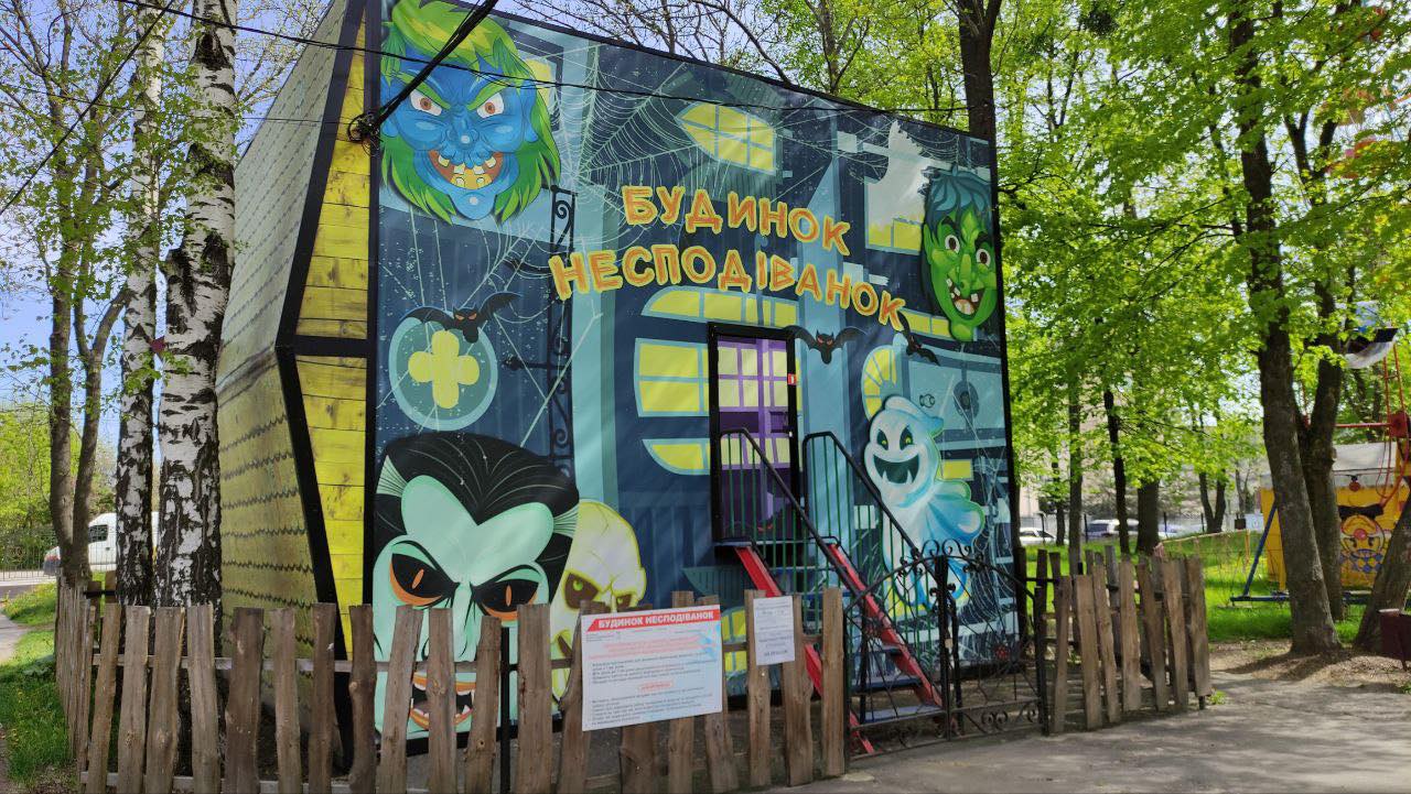 Новини Вінниці - фото з У Центральному парку запрацювали атракціони. Дізналися, яка вартість квитків на каруселі та інші забави