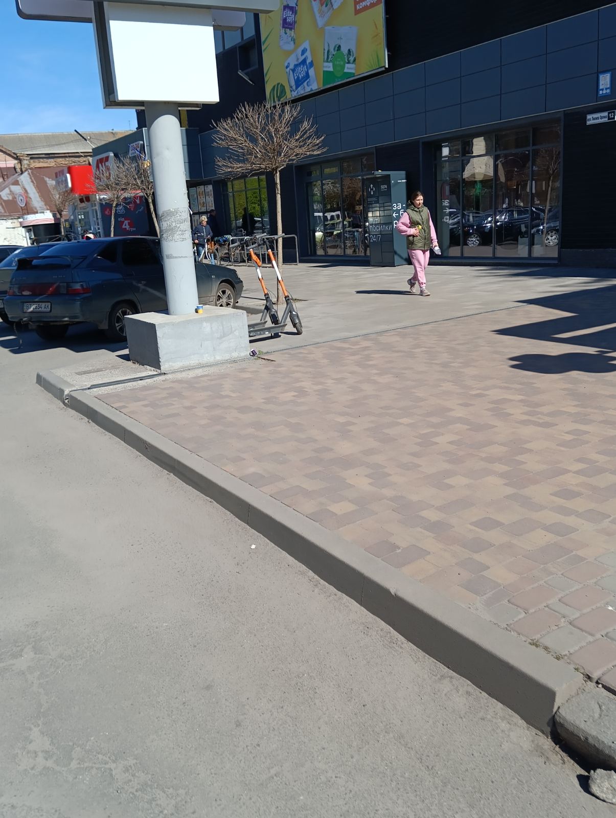 Новини Козятина - фото з «Подруга каталась, поки не впала»: про електросамокати на козятинських дорогах