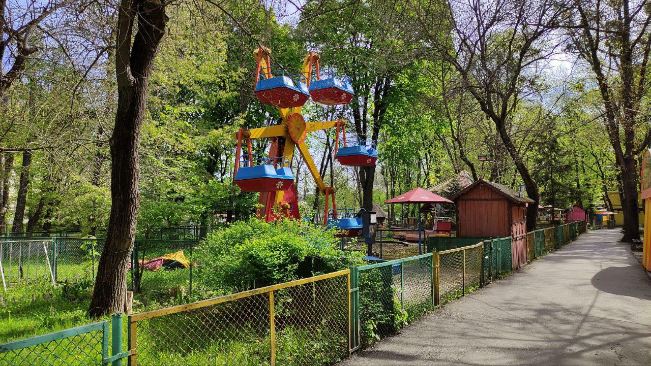 Новини Вінниці - фото з У Центральному парку запрацювали атракціони. Дізналися, яка вартість квитків на каруселі та інші забави