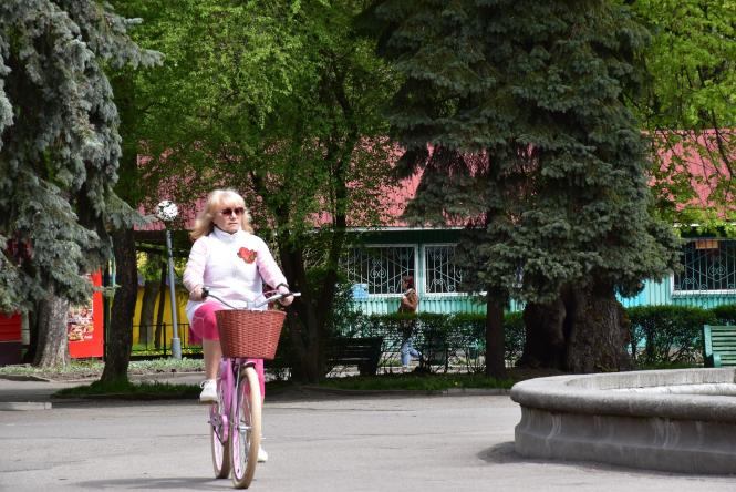 Новини Вінниці - фото з Бабусі та дідусі з вінницького терцентру відкрили велосезон