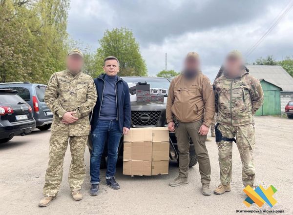 Новини Житомира - фото з Військовим частинам, які базуються на Житомирщині, передали 4 вантажівки Iveco Magirus