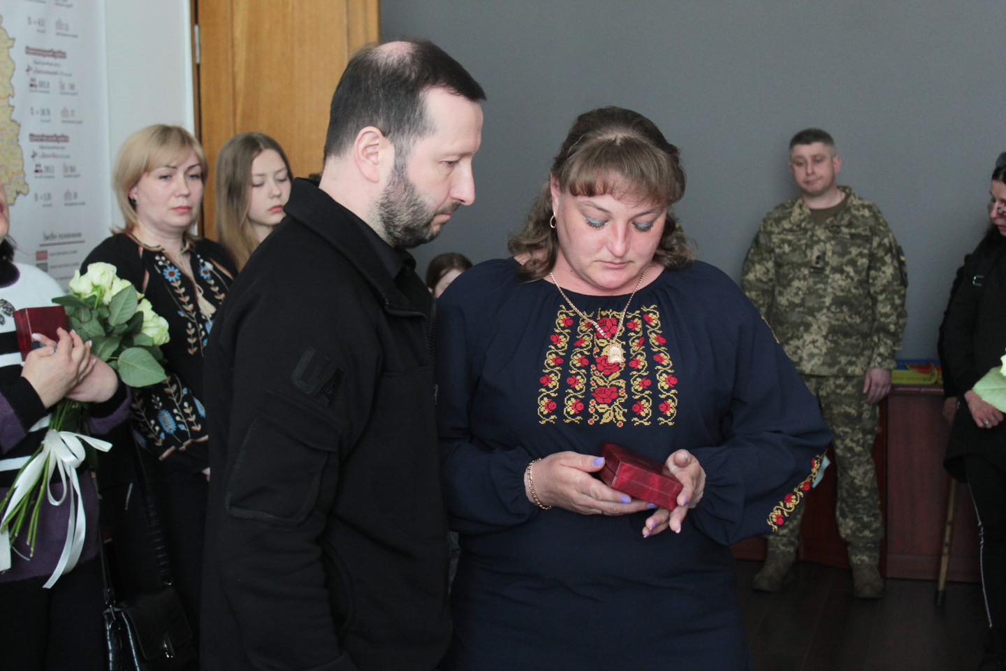 Новини Хмельницького - фото з Орденами й медалями посмертно нагородили 11 загиблих бійців з Хмельниччини