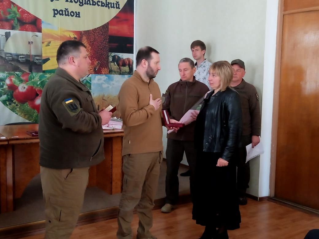 Новини Хмельницького - фото з Орденами й медалями посмертно нагородили 11 загиблих бійців з Хмельниччини