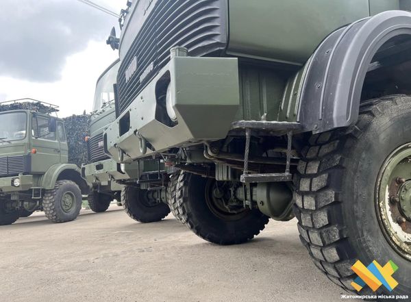 Новини Житомира - фото з Військовим частинам, які базуються на Житомирщині, передали 4 вантажівки Iveco Magirus