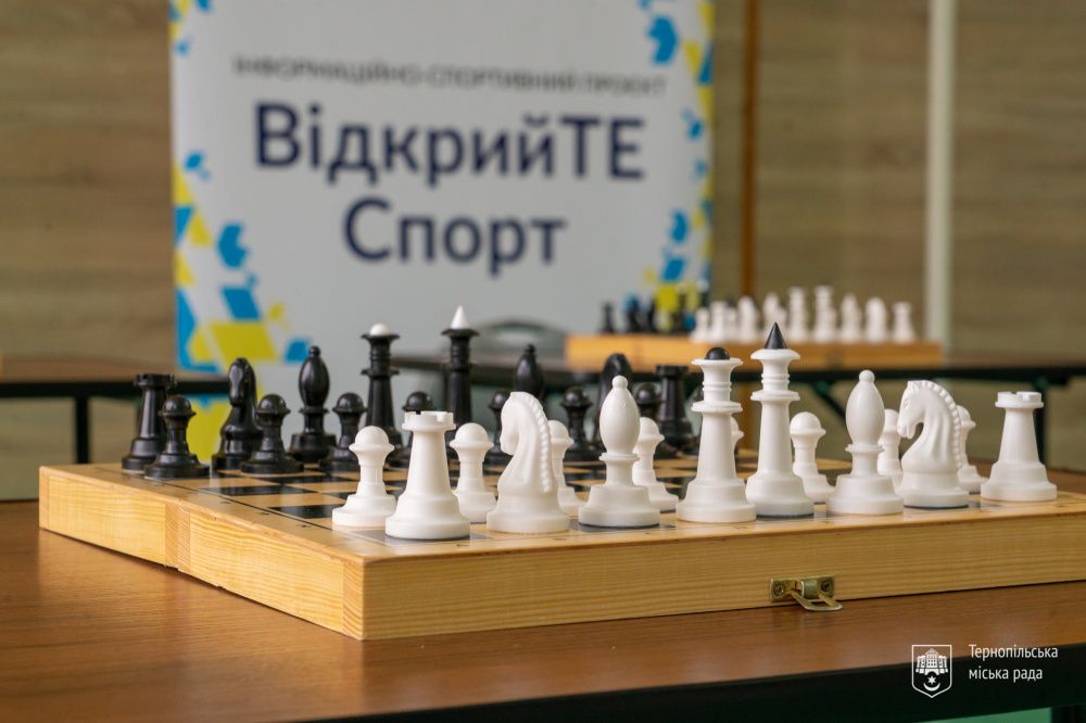 Новини Тернополя - фото з У Тернополі школярі грали у гігантські шахи