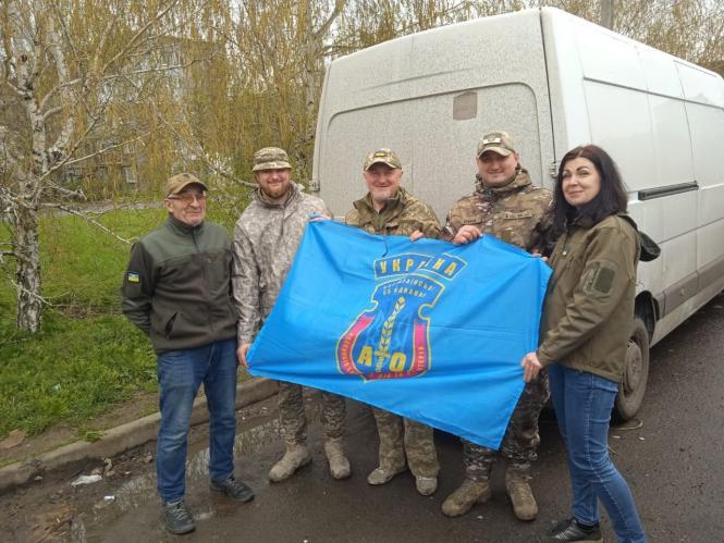 Новини Вінниці - фото з Обстріли та мінні поля не зупиняють. Волонтерка «Обіймашка» возить допомогу на Схід