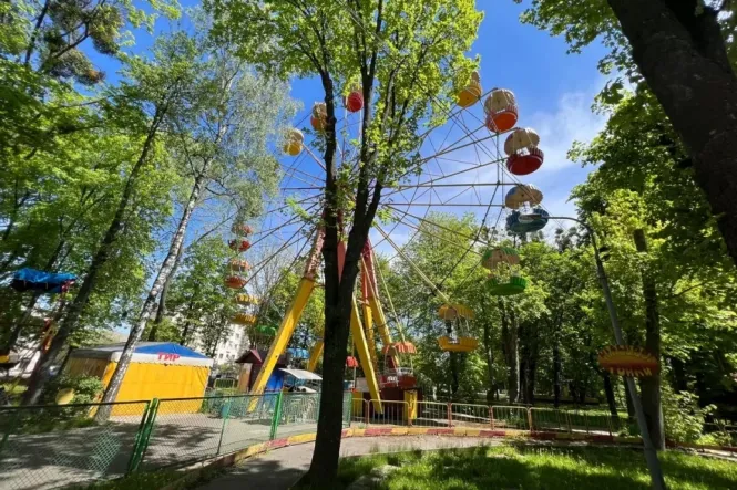 Новини Вінниці - фото з ТОП важливих новин на 20minut.ua від 1 по 8 травня, які ви могли пропустити У Центральному парку запрацювали атракціони. Дізналися, яка вартість квитків на каруселі та інші забави