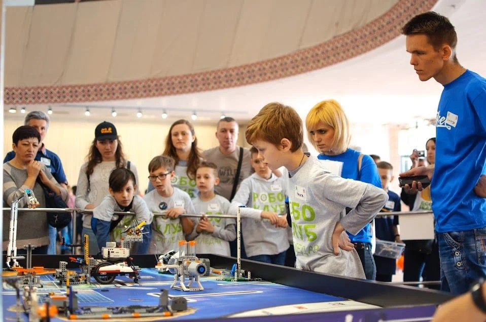 Новини Хмельницького - фото з Переселенці з Вугледару відкрили Робоклуб у Хмельницькому