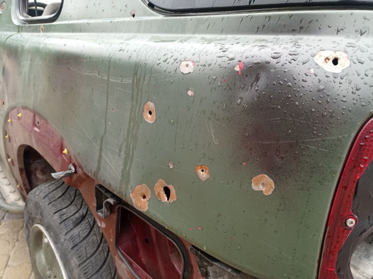 Новини Тернополя - фото з На Театральному майдані виставили розстріляне авто наших захисників