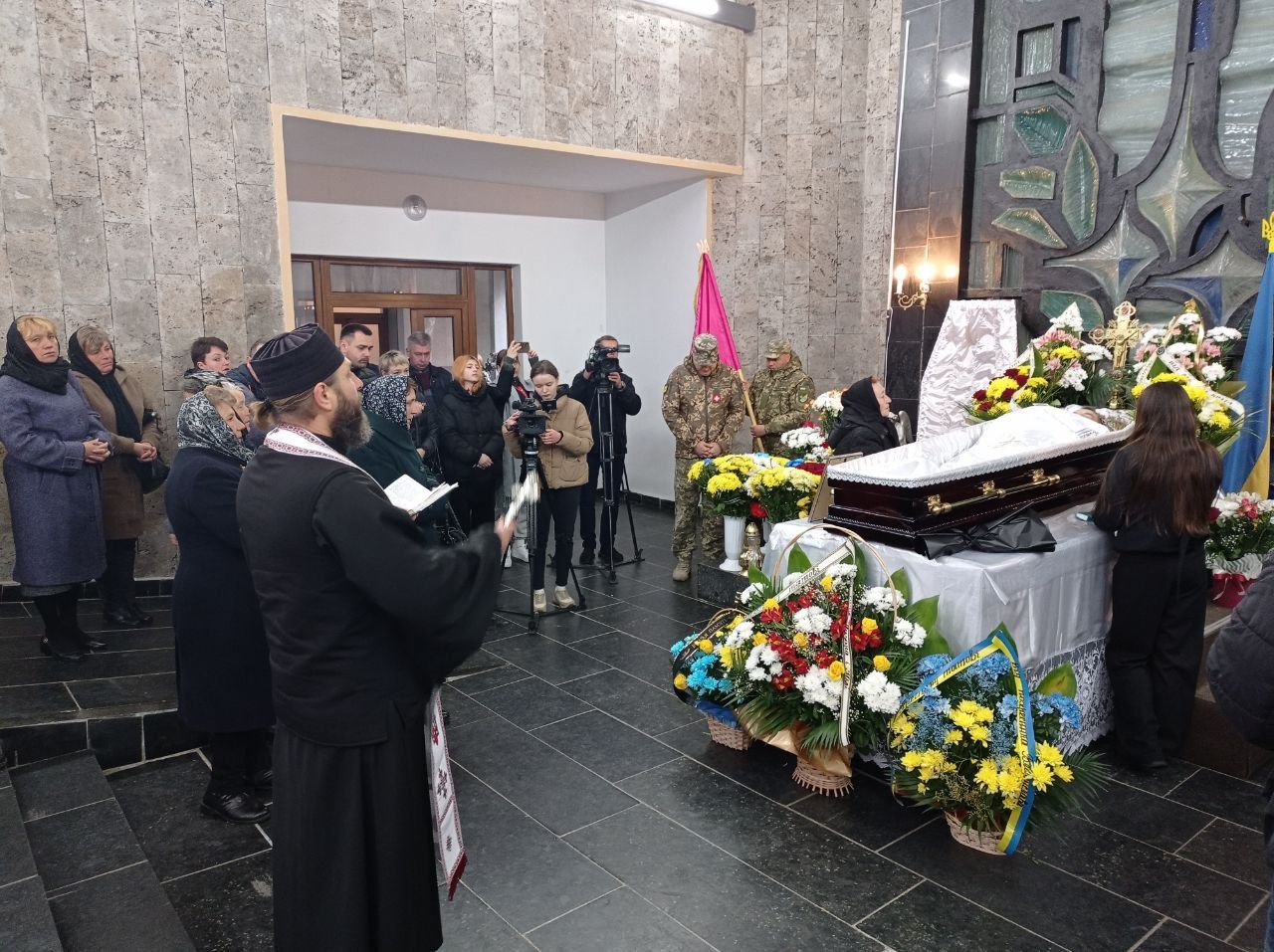 Новини Тернополя - фото з Боронив Україну від окупантів: Тернопіль прощається із захисником Ігорем Федином