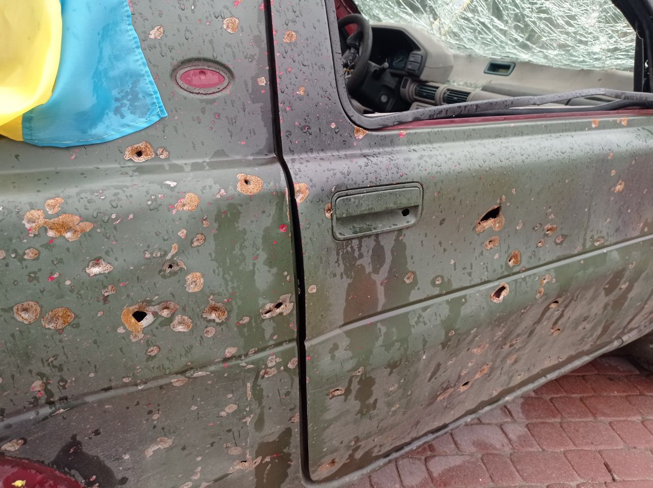 Новини Тернополя - фото з На Театральному майдані виставили розстріляне авто наших захисників