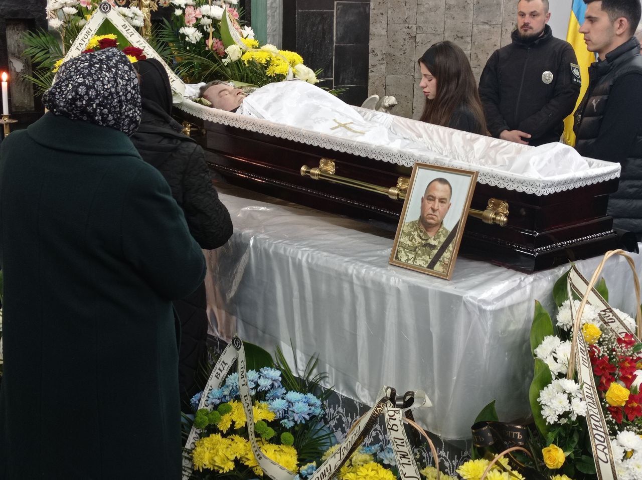 Новини Тернополя - фото з Боронив Україну від окупантів: Тернопіль прощається із захисником Ігорем Федином