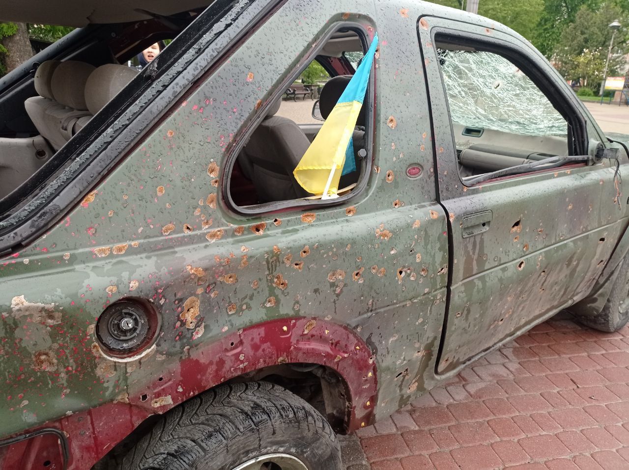 Новини Тернополя - фото з На Театральному майдані виставили розстріляне авто наших захисників