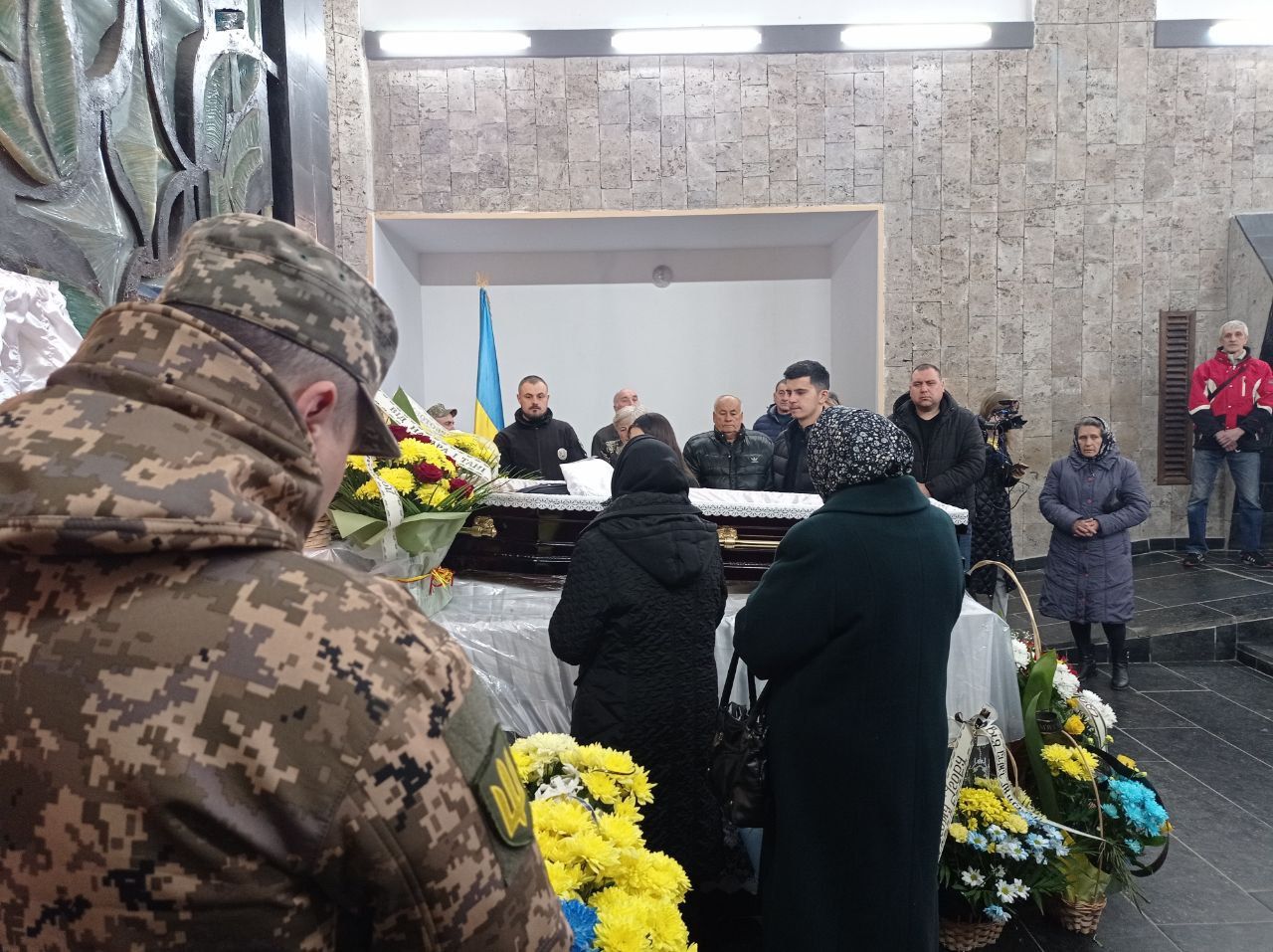 Новини Тернополя - фото з Боронив Україну від окупантів: Тернопіль прощається із захисником Ігорем Федином