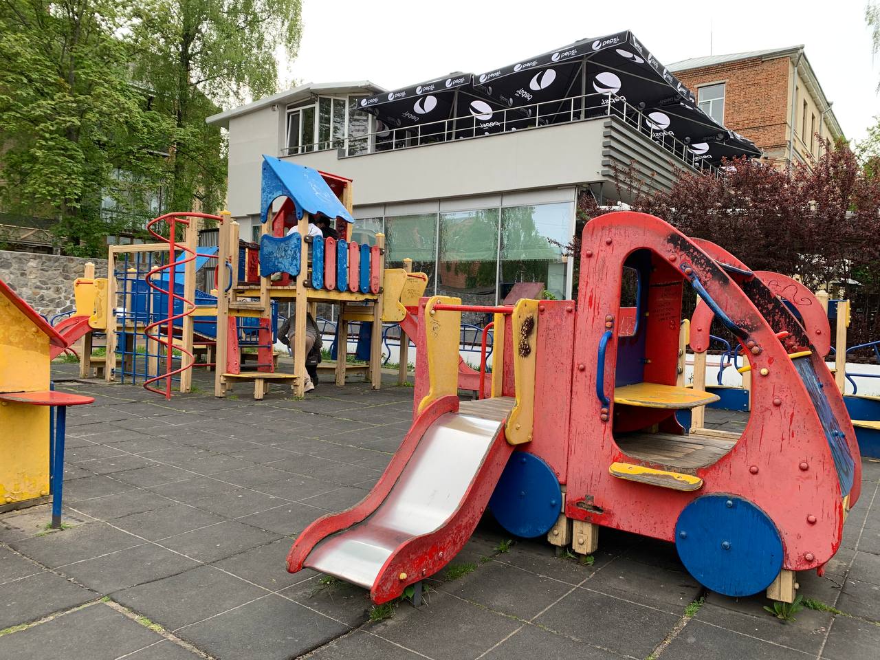 Новини Вінниці - фото з «Хочеться, щоб наші діти були у безпеці»: хто має ремонтувати дитячі майданчики у Вінниці?