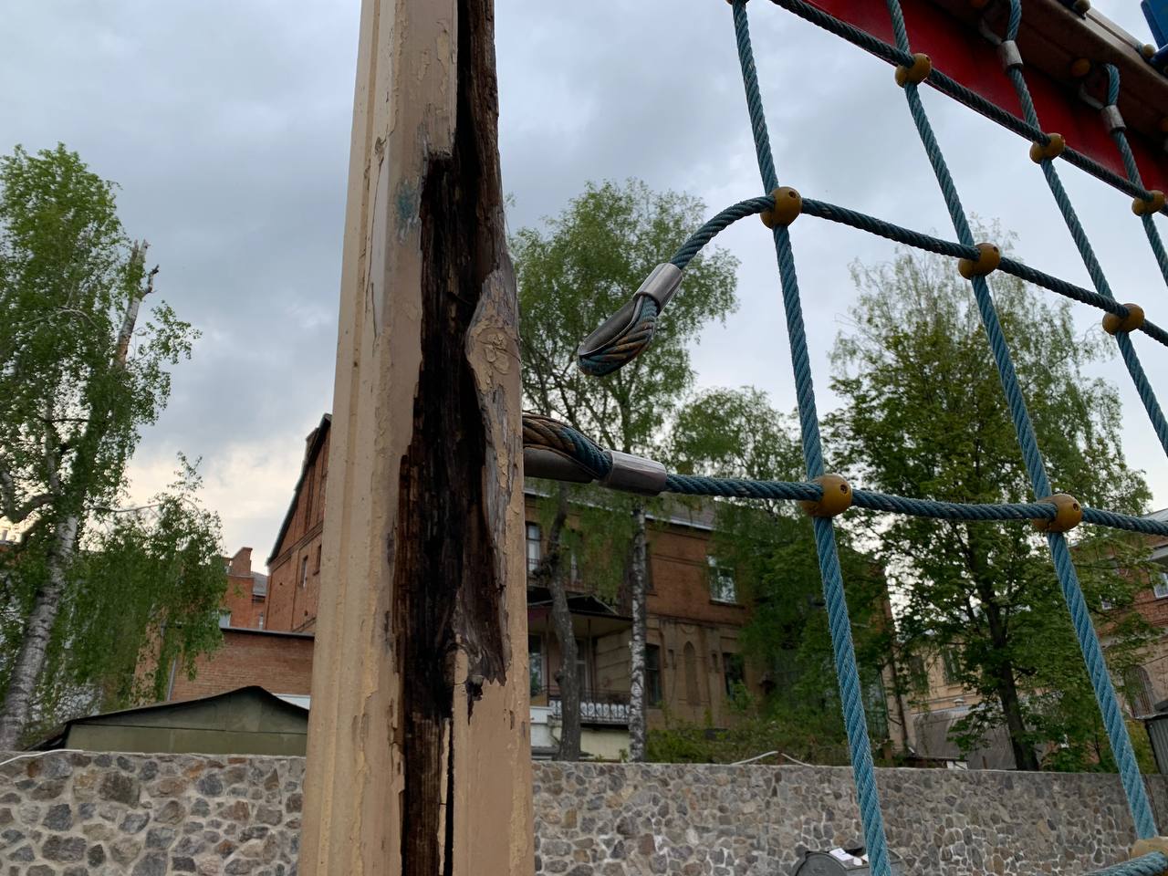 Новини Вінниці - фото з «Хочеться, щоб наші діти були у безпеці»: хто має ремонтувати дитячі майданчики у Вінниці?